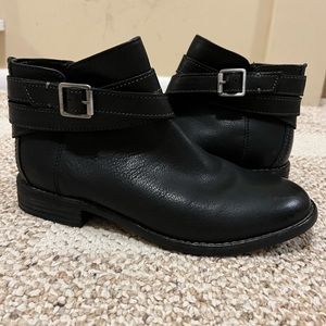 Clark’s women’s leather low cut boot